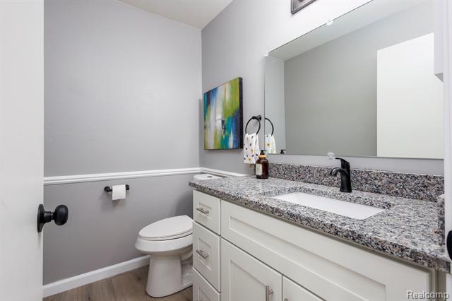 Builiding view fifteen for 11845 Ina, Sterling Heights, MI. 48312
