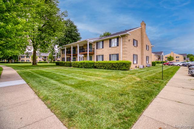 Builiding view one for 11845 Ina, Sterling Heights, MI. 48312