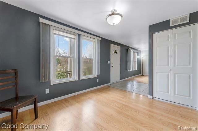 Builiding view eight for 21560 Collingham, Farmington, MI. 48336