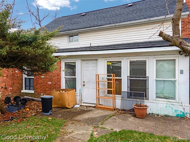 Builiding view forty for 21560 Collingham, Farmington, MI. 48336
