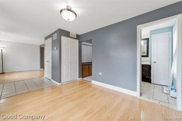Builiding view nine for 21560 Collingham, Farmington, MI. 48336