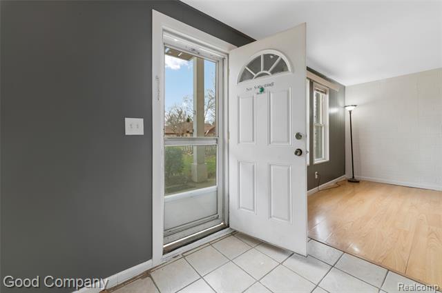 Builiding view one for 21560 Collingham, Farmington, MI. 48336