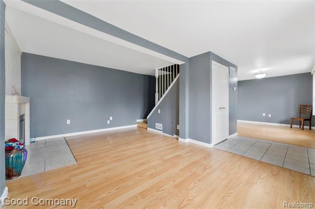 Builiding view six for 21560 Collingham, Farmington, MI. 48336