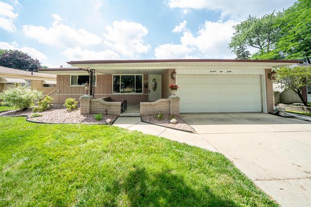 Builiding view fifty two for 14490 Edshire, Sterling Heights, MI. 48312