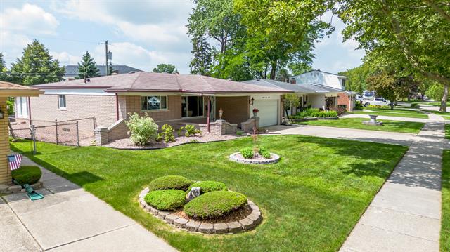 Builiding view fifty for 14490 Edshire, Sterling Heights, MI. 48312