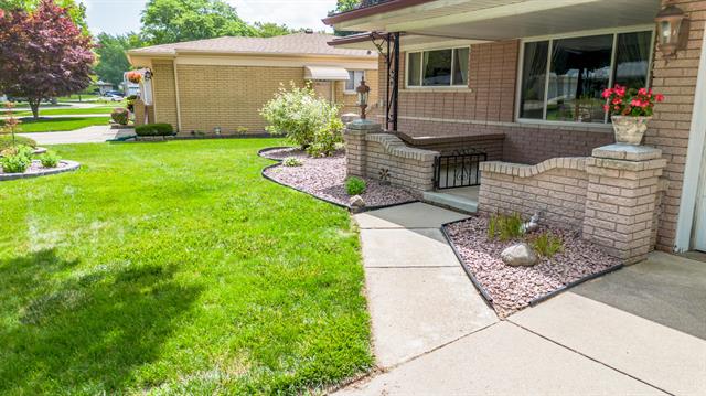 Builiding view forty nine for 14490 Edshire, Sterling Heights, MI. 48312