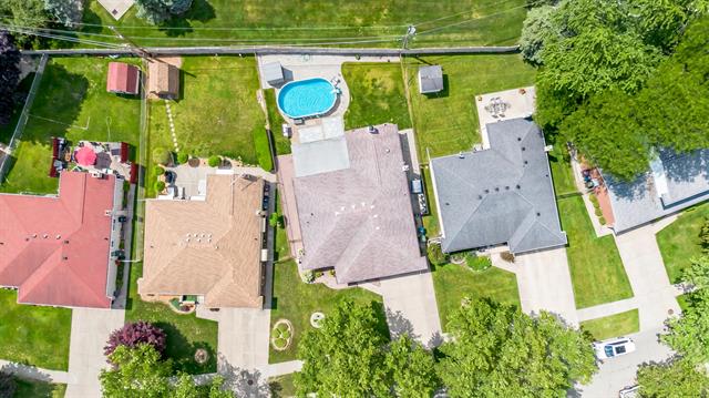 Builiding view nine for 14490 Edshire, Sterling Heights, MI. 48312