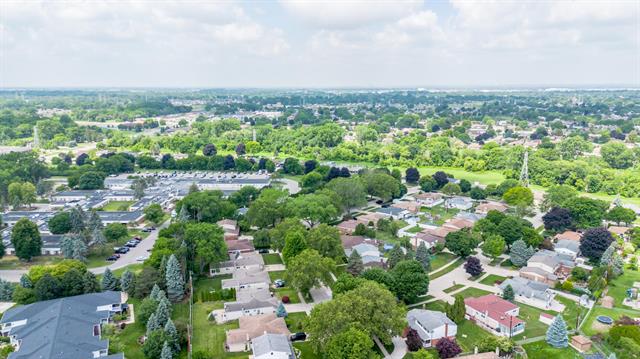 Builiding view ten for 14490 Edshire, Sterling Heights, MI. 48312