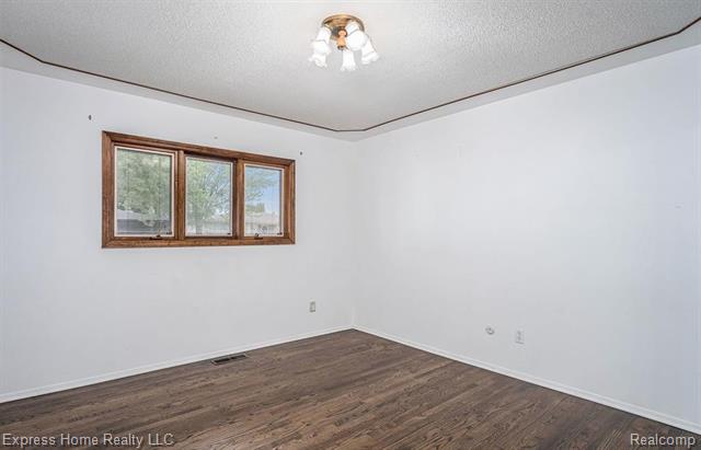 Builiding view five for 35526 Dunston, Sterling Heights, MI. 48310