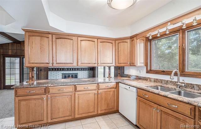 Builiding view nine for 35526 Dunston, Sterling Heights, MI. 48310