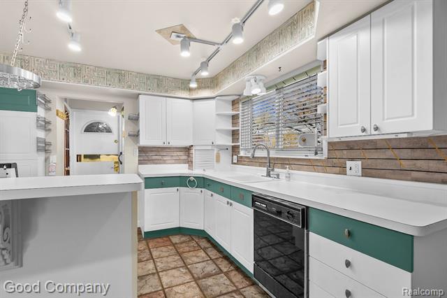 Builiding view eight for 4215 Nickolas, Sterling Heights, MI. 48310