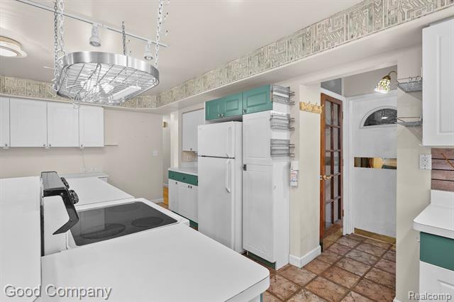 Builiding view nine for 4215 Nickolas, Sterling Heights, MI. 48310