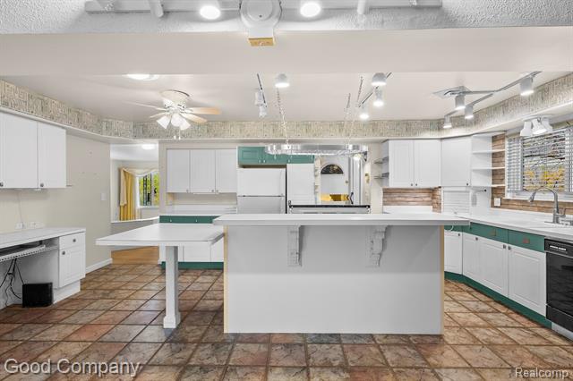 Builiding view seven for 4215 Nickolas, Sterling Heights, MI. 48310