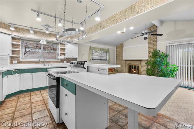 Builiding view six for 4215 Nickolas, Sterling Heights, MI. 48310