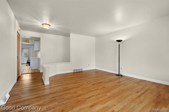 Builiding view thirteen for 4215 Nickolas, Sterling Heights, MI. 48310