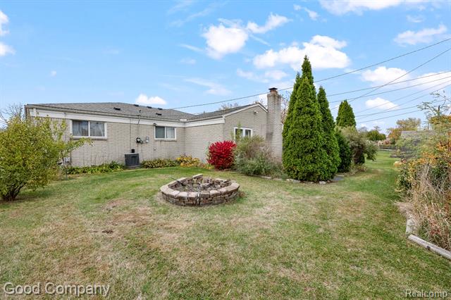 Builiding view twenty six for 4215 Nickolas, Sterling Heights, MI. 48310