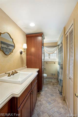 Builiding view twenty seven for 12284 Polara, Sterling Heights, MI. 48312