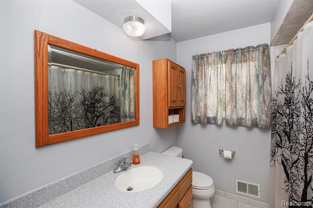 Builiding view eleven for 2405 Elmcrest, Sterling Heights, MI. 48310