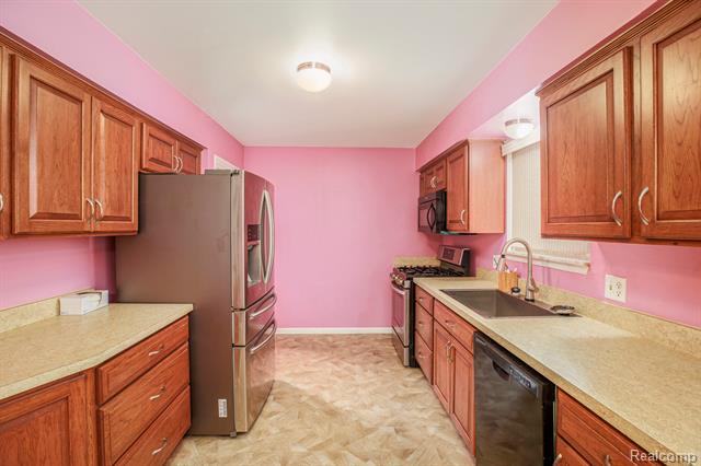 Builiding view six for 2405 Elmcrest, Sterling Heights, MI. 48310