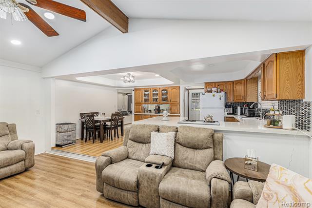 Builiding view four for 35220 Eden Park, Sterling Heights, MI. 48312