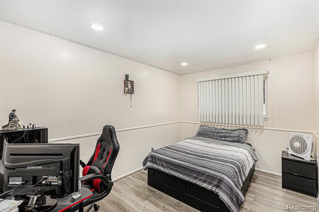 Builiding view sixteen for 35220 Eden Park, Sterling Heights, MI. 48312