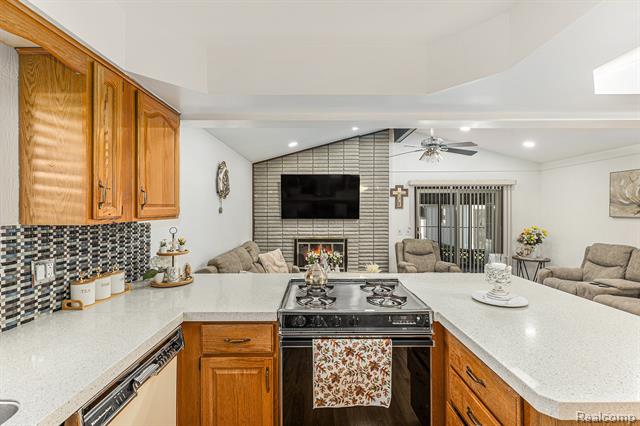 Builiding view ten for 35220 Eden Park, Sterling Heights, MI. 48312