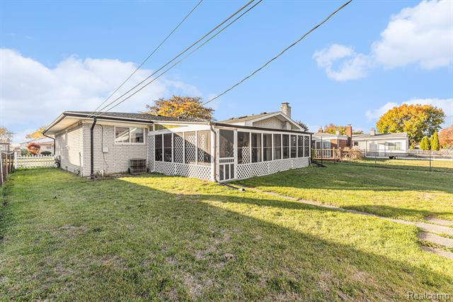 Builiding view thirty two for 35220 Eden Park, Sterling Heights, MI. 48312