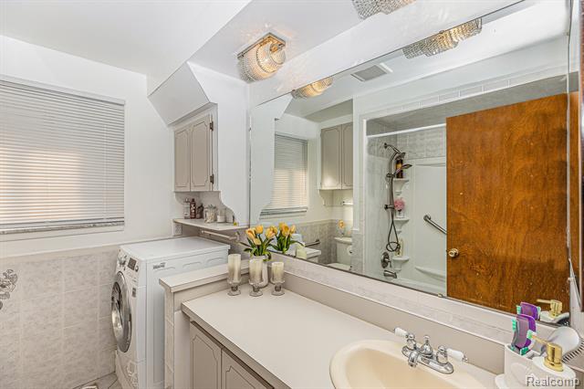 Builiding view twenty one for 35220 Eden Park, Sterling Heights, MI. 48312