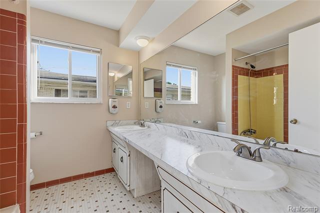 Builiding view eighteen for 35074 Lana, Sterling Heights, MI. 48312