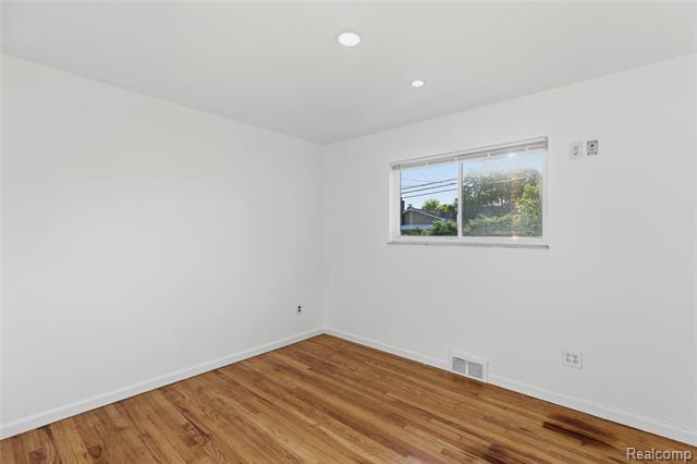 Builiding view sixteen for 35074 Lana, Sterling Heights, MI. 48312