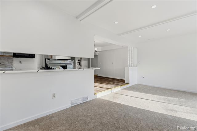 Builiding view ten for 35074 Lana, Sterling Heights, MI. 48312