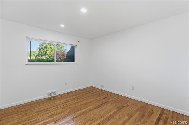 Builiding view twenty for 35074 Lana, Sterling Heights, MI. 48312