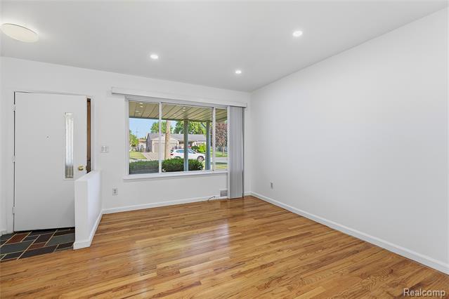 Builiding view two for 35074 Lana, Sterling Heights, MI. 48312