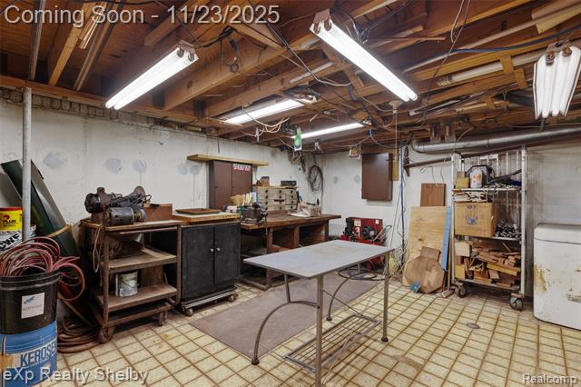 Builiding view thirty nine for 2849 Elmcrest, Sterling Heights, MI. 48310