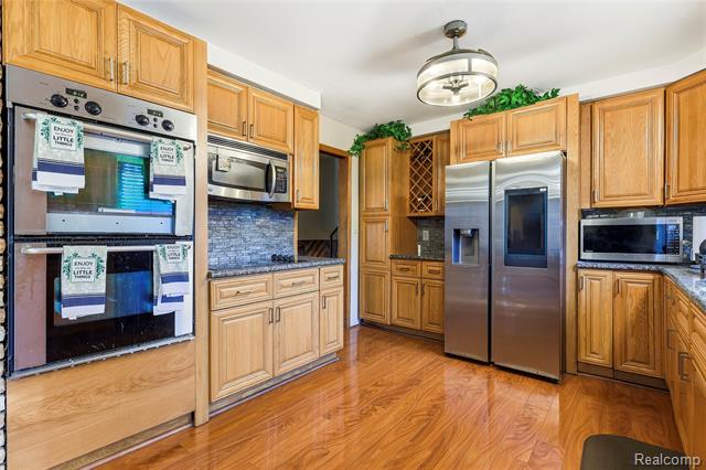 Builiding view seven for 35163 Dumbarton, Harrison Township, MI. 48045