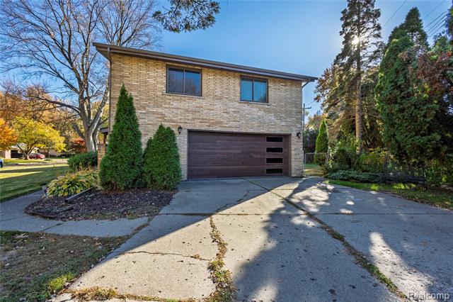 Builiding view two for 35163 Dumbarton, Harrison Township, MI. 48045