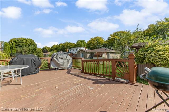 Builiding view seventeen for 35554 Buxton, Sterling Heights, MI. 48310