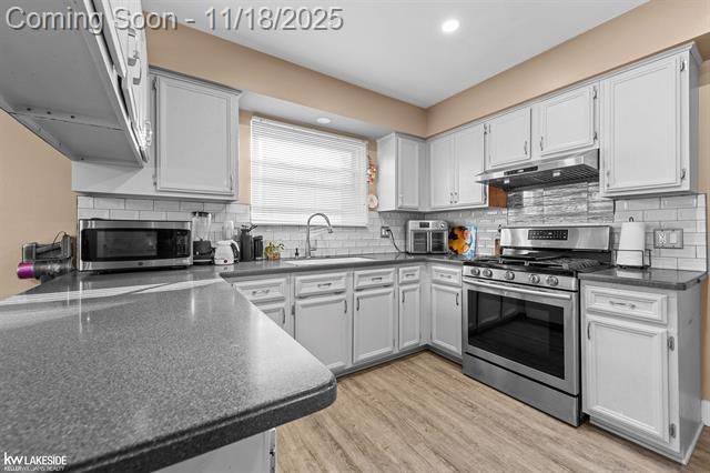 Builiding view eighteen for 35646 Maureen, Sterling Heights, MI. 48310