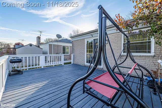 Builiding view nine for 35646 Maureen, Sterling Heights, MI. 48310