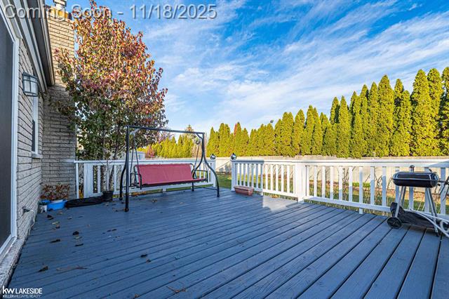 Builiding view ten for 35646 Maureen, Sterling Heights, MI. 48310