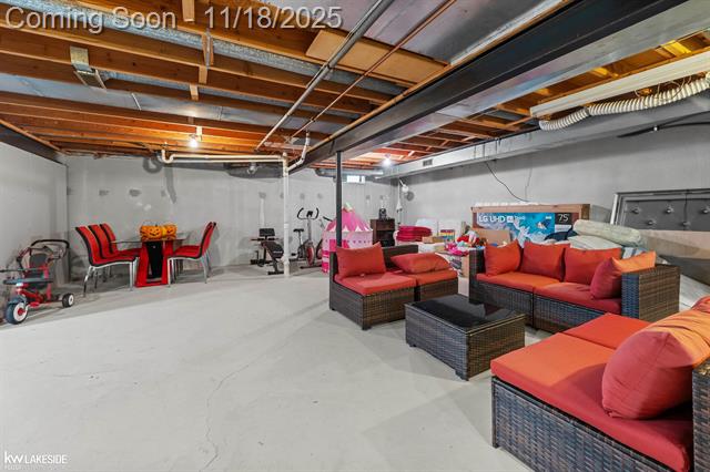 Builiding view thirty five for 35646 Maureen, Sterling Heights, MI. 48310