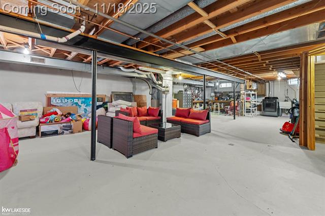 Builiding view thirty three for 35646 Maureen, Sterling Heights, MI. 48310