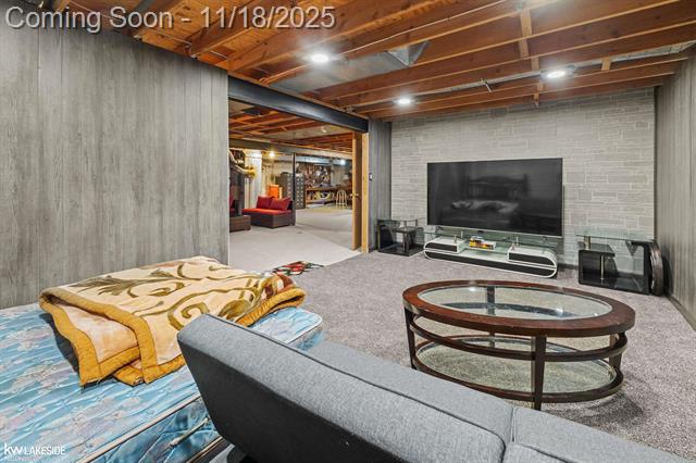 Builiding view thirty two for 35646 Maureen, Sterling Heights, MI. 48310