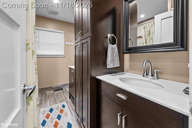 Builiding view twenty seven for 35646 Maureen, Sterling Heights, MI. 48310