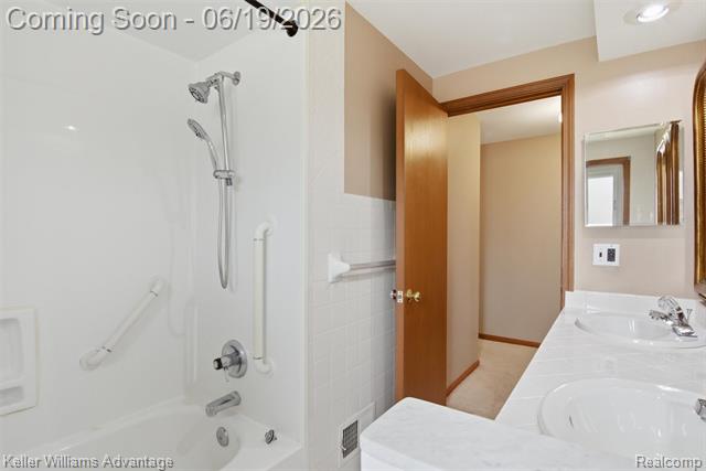 Builiding view thirteen for 35729 Duke, Sterling Heights, MI. 48310