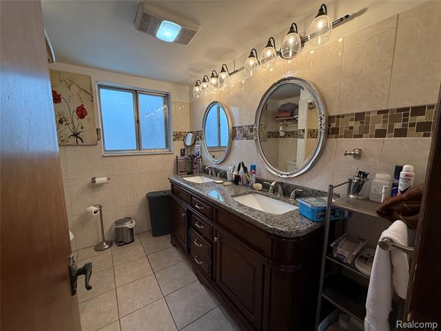 Builiding view eight for 3650 Veronica, Sterling Heights, MI. 48310