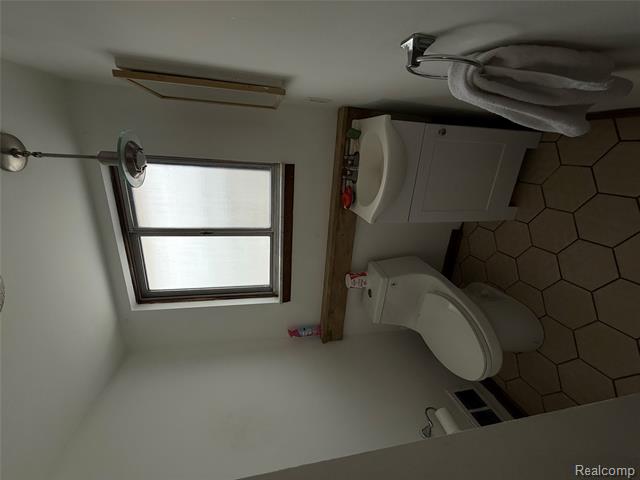 Builiding view seventeen for 3650 Veronica, Sterling Heights, MI. 48310