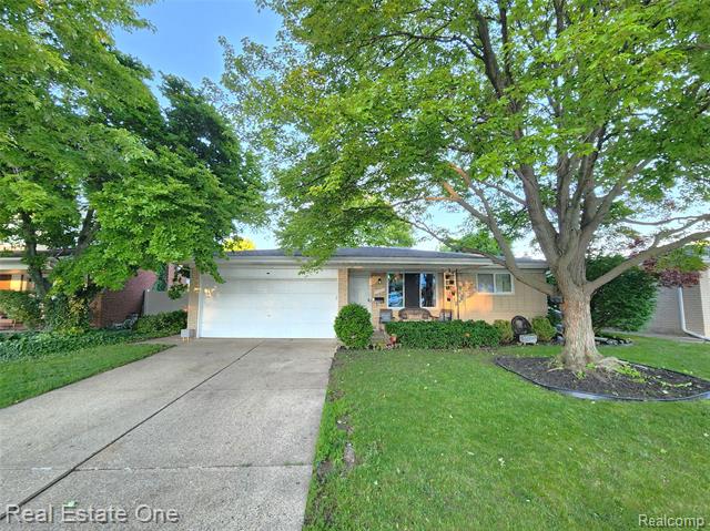 front view for 35636 Bonneville Dr, Sterling Heights, Mi. 48312