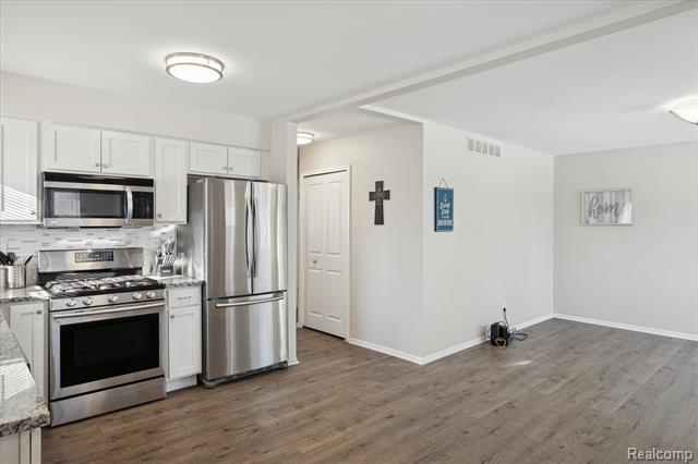 Builiding view five for 21615 Colgate, Farmington, MI. 48336