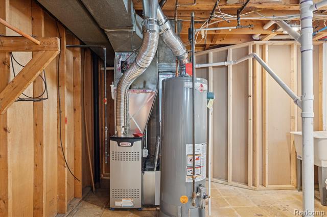 Builiding view nineteen for 21615 Colgate, Farmington, MI. 48336